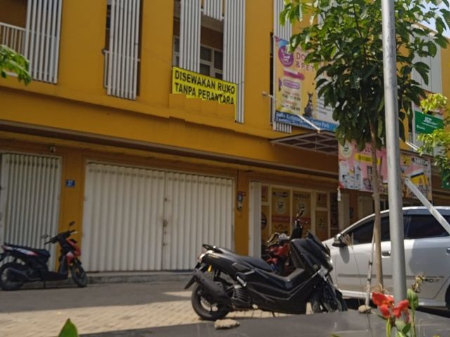 Ruko Disewa Lotus Regency Ketintang Surabaya