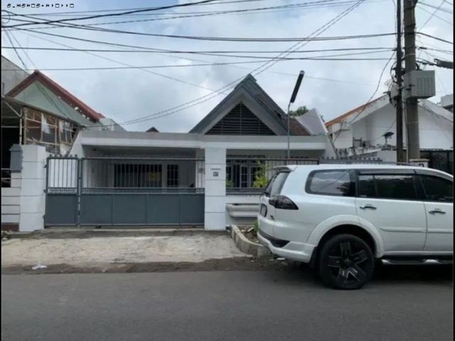 Rumah Jln. Argopuro, Surabaya, Hadap: utara, PLN 4400 W