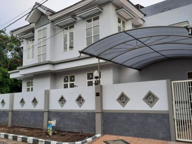 Rumah hook 2 lantai baru renovasi Pantai Mentari , Strategis umsse