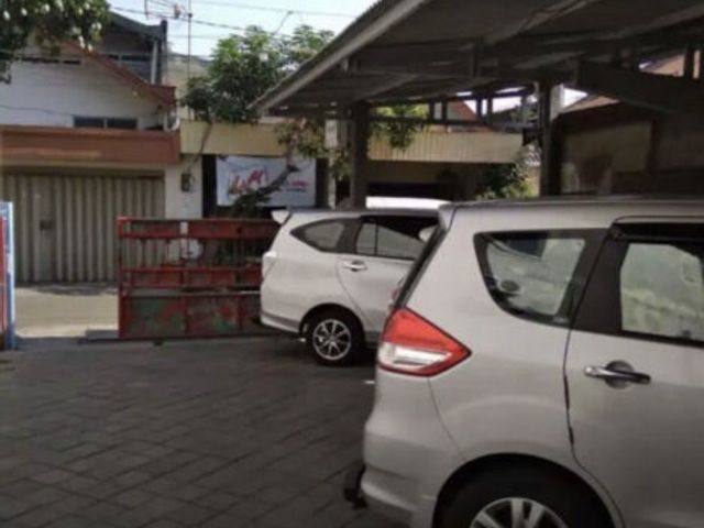 *Dijual lahan buat tempat parkir mobil ada rumahnya Kupang panjaan sawahan Surabaya*