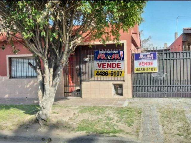 Casa en venta en Isidro Casanova