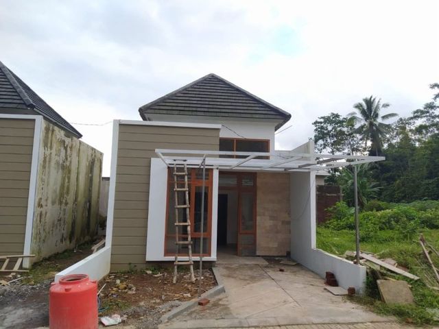 di jual rumah di salatiga letak strategis pinggir jalan dekat kampus