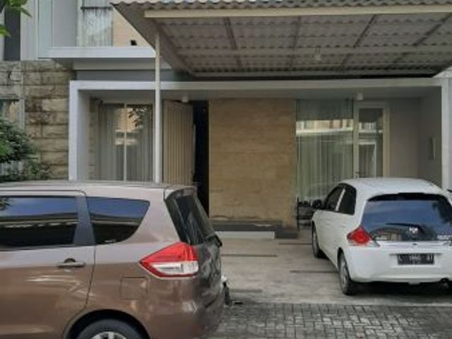 Di jual rumah citraland utama alam hijau surabaya