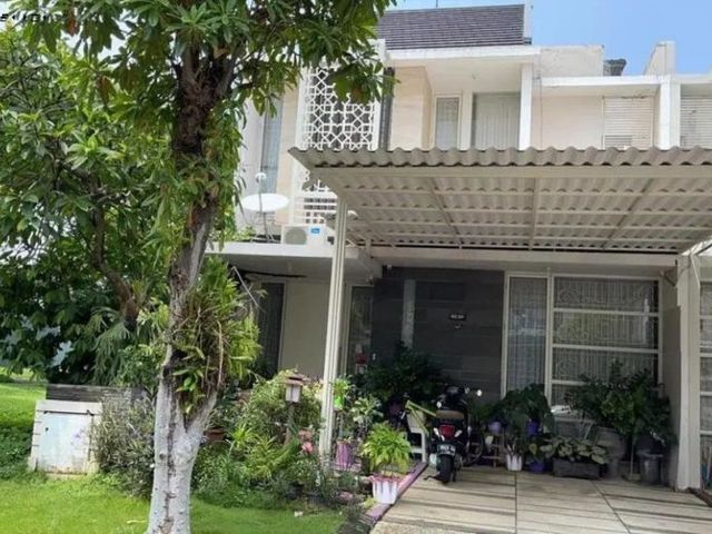 Rumah East Coast Park Pakuwon City, Strategis, Hadap: utara