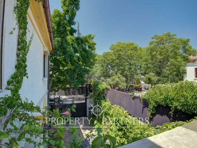 place photo 45