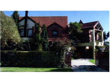 CHALET SOBRE LOTE ARBOLADO