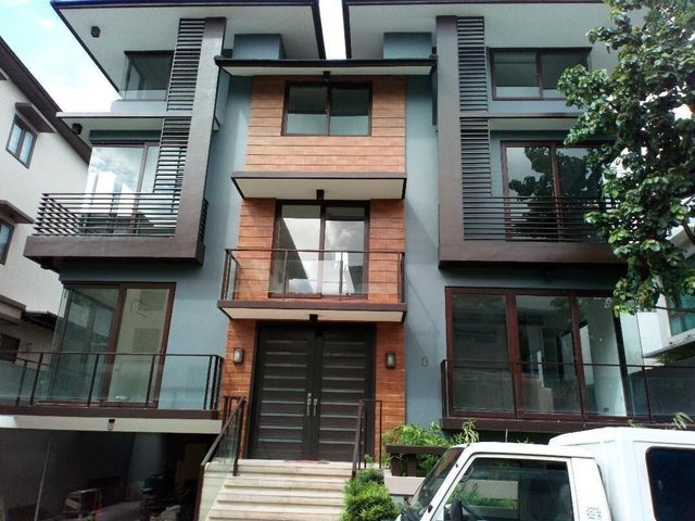 HOUSE FOR RENT IN MCKINLEY HILL, VILLAGE