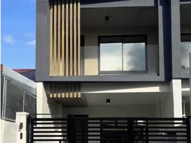 House and Lot for Sale in Parañaque City UPS-Village