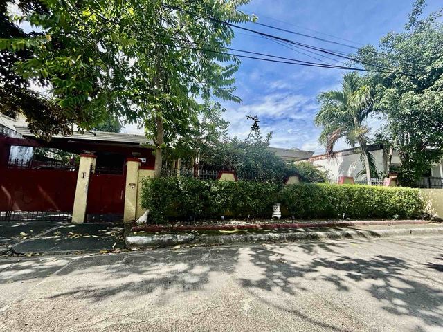 Bungalow House at Merville Executive
