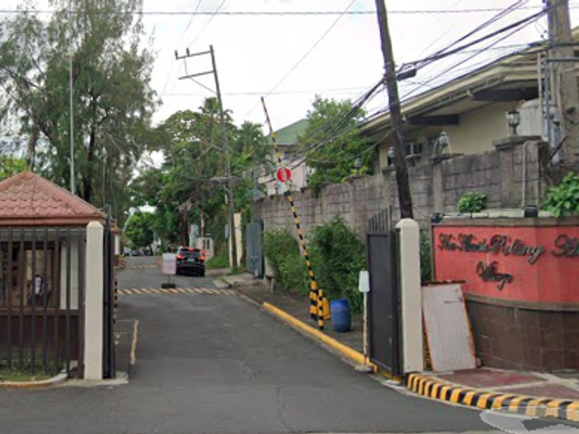 New Manila Rolling Hills, 446.5 sqm Lot w/ Old Structure FOR SALE in Quezon City