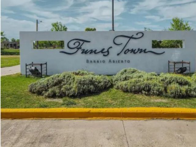 Terreno Funes Town, 800 mts2, Olavarria esquina Humaita, Lote 390