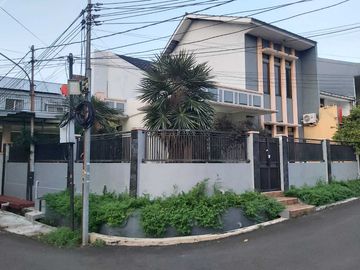 Rumah dijual di Malaka Sari - AC, Garasi