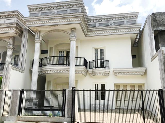 RUMAH VILLA SENTRA RAYA CITRALAND BARU GRES CLASSIC ROW 4 MOBIL
