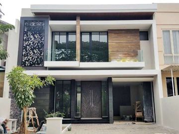 Rumah dijual di Sambikerep - Garasi, Taman