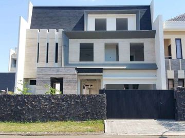 Rumah dijual di Sambikerep - Garasi, Taman