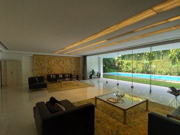 Jakarta Selatan - AC, Balkon, Garasi, Dapur lengkap