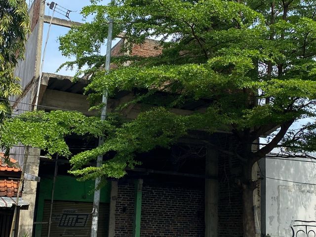 BREBES KAUMAN PASAR RUMAH 2 LANTAI LOKASI KOMERSIAL JUAL MURAH
