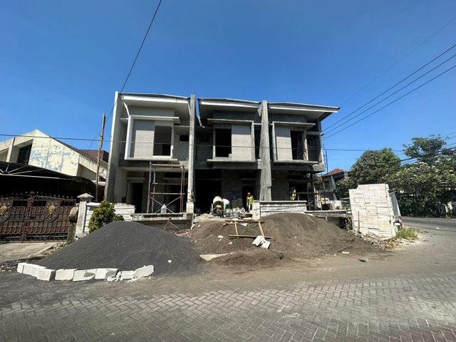 Minimalis  2 Lantai Kutisari Indah