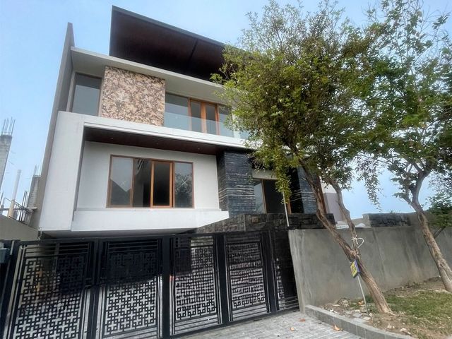 Rumah BARU Graha Family dekat pakuwon indah, citraland, dian istana
