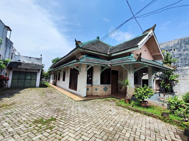 RUMAH LUAS SUPER STRATEGIS DEKAT UNIVERSITAS MUHAMMADIYAH JEMBER