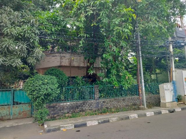 rumah lama huk 2 lantai Bisa klinik Atau kantor online Atau kuliner