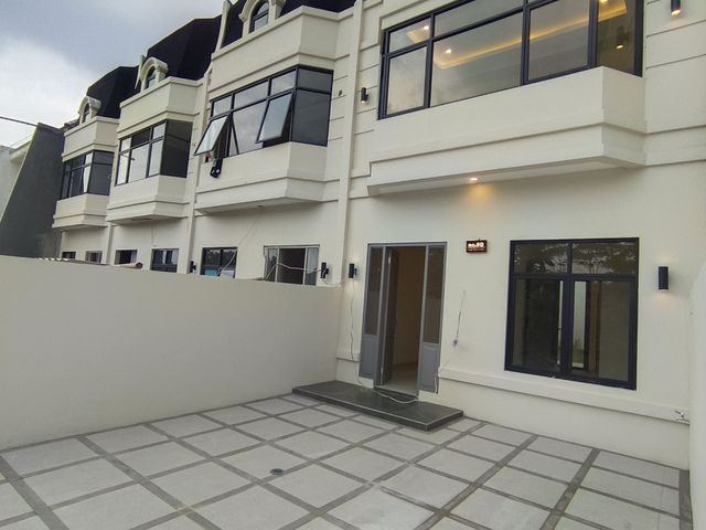 Dijual Rumah 2 Lantai Type American Classic di Depok Aleeka Town House