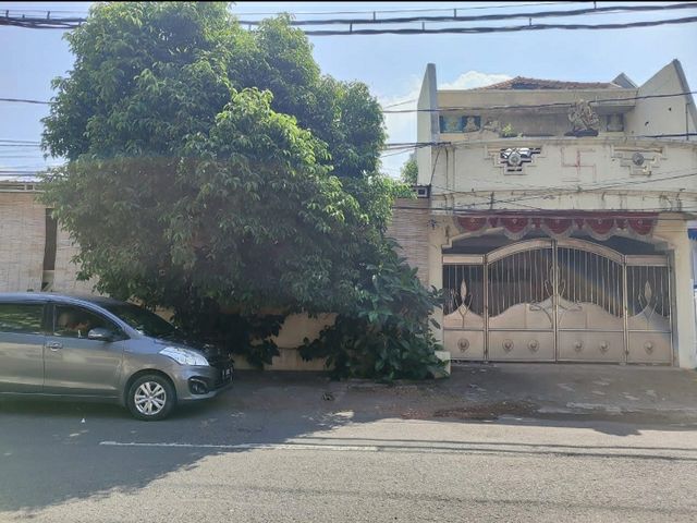 Rumah di jantung kota Surabaya