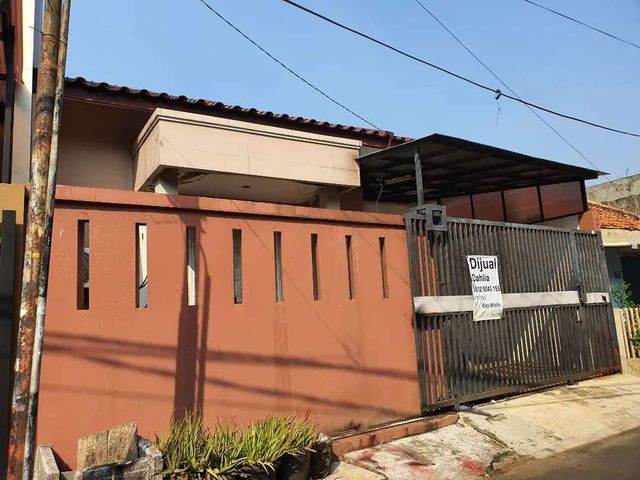 Rumah dekat sarana umum dan jalan utama