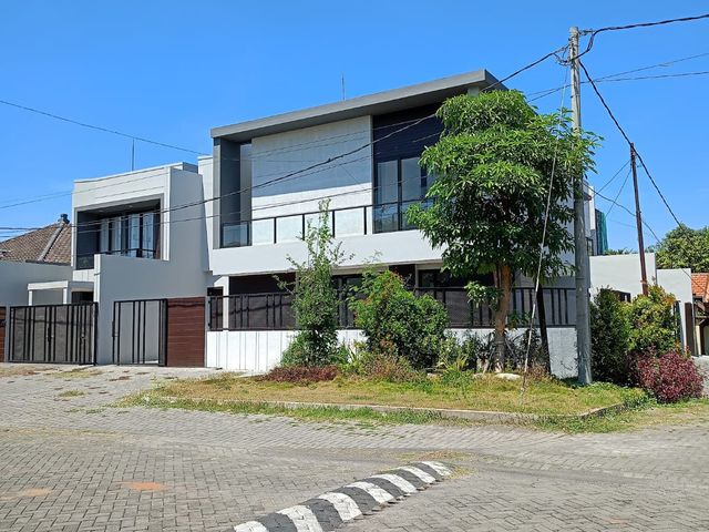 1835. Dijual Rumah Gayung Kebonsari Besar
