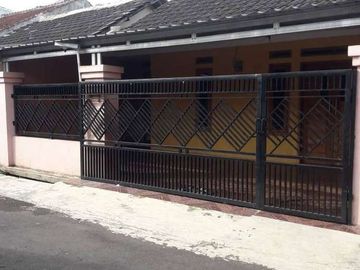 Rumah dijual di Sukajaya - Garasi
