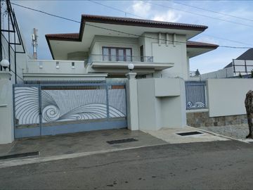Rumah Mewah ada kolam Renang di Semarang