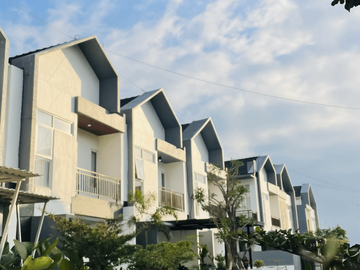 Gunung Sari, East Java - Balkon, Garasi