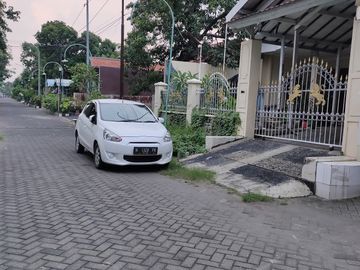 Rumah dijual di Kalirungkut - Garasi