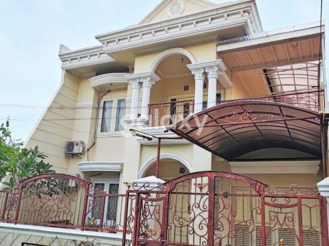 SEWA JUAL RUMAH TENGGILIS UTARA 2 LANTAI SIAP HUNI FURNISH