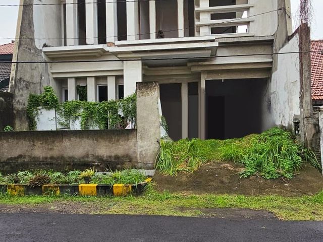 Jual apa adanya bangunan rumah masih 90% Rungkut Asri 2lt