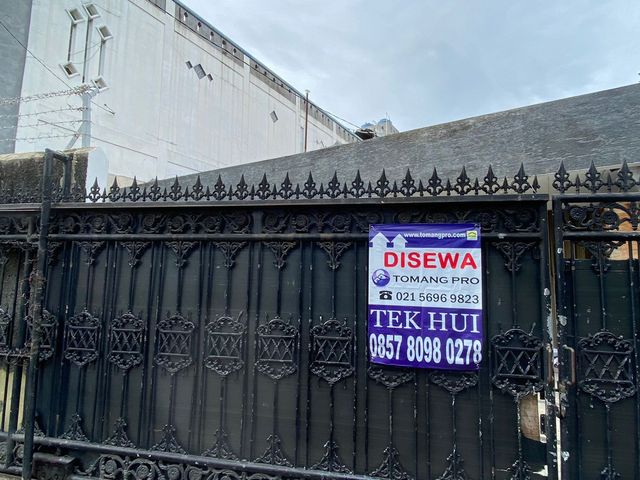 Jual Cepat Rumah SHM, LT 225 m2, KS Tubun, Slipi
