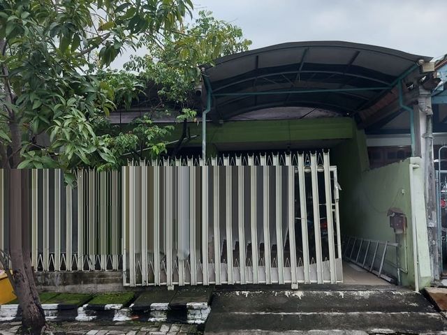 Dijual Rumah 2 lantai di Darmo Indah Barat Surabaya