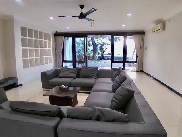 Jual rumah Tengah Kota siap huni, Cimanuk.