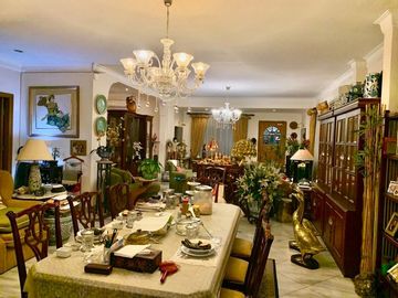 Rumah dijual di Jakarta Pusat - Garasi