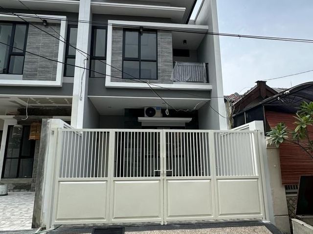 RUMAH BARU MINIMALIS DUA LANTAI SIAP HUNI MEDOKAN ASRI RUNGKUT MERR