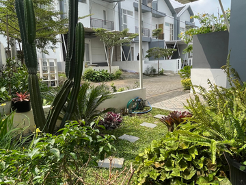 Gunung Sari, East Java - Balkon, Garasi