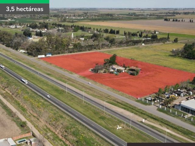 Espectacular campo sobre Autopista 9 (Altura San Nicolas)