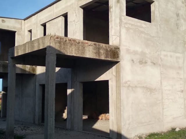 Chalet tes ambientes con entrada de auto y gran parque, a terminar!!!!. San Patricio