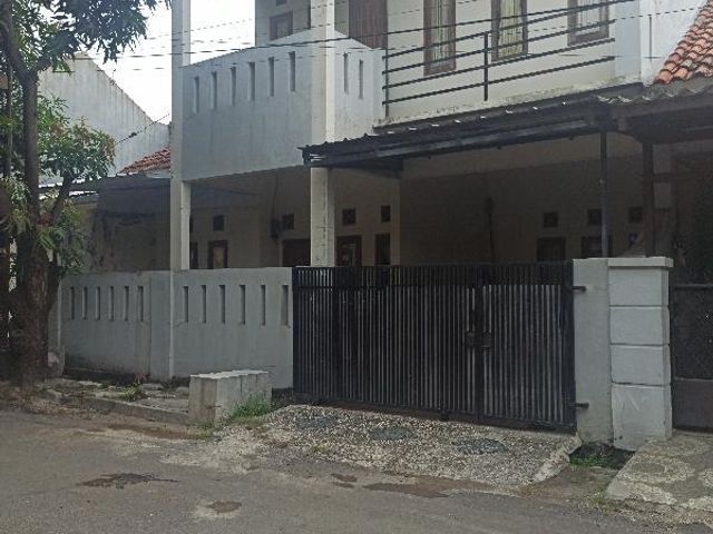 JUAL rumah 2 lantai 550 juta