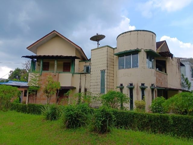 Dijual murah rumah 2 Lt halaman luas perumahan  MIS Kolongan Minut