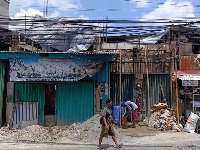 RUKO 3 LANTAI PINGGIR JALAN COCOK UNTUK USAHA