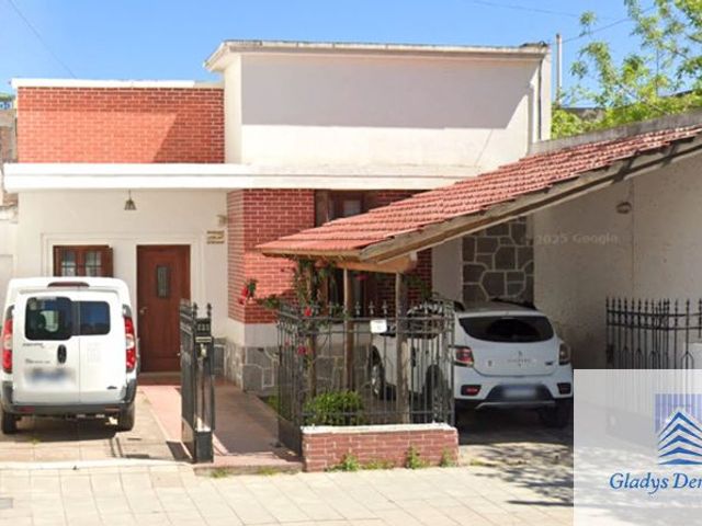 Casa en venta c/ cochera en Pedro Pico