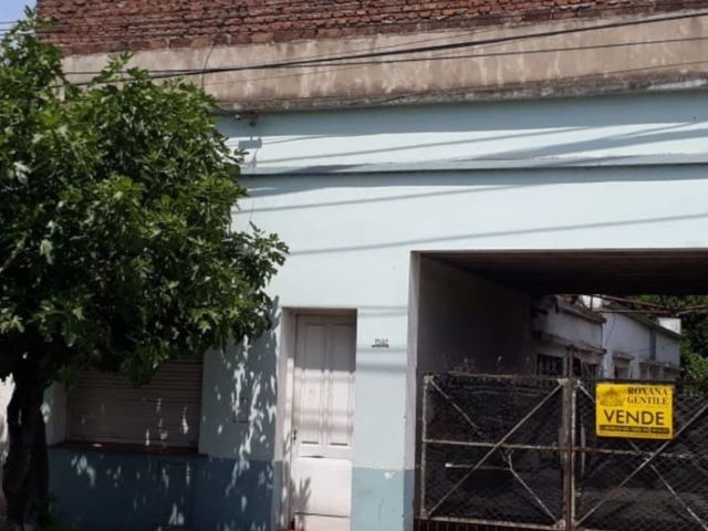 Vendo Casa Con Sal&oacute;n