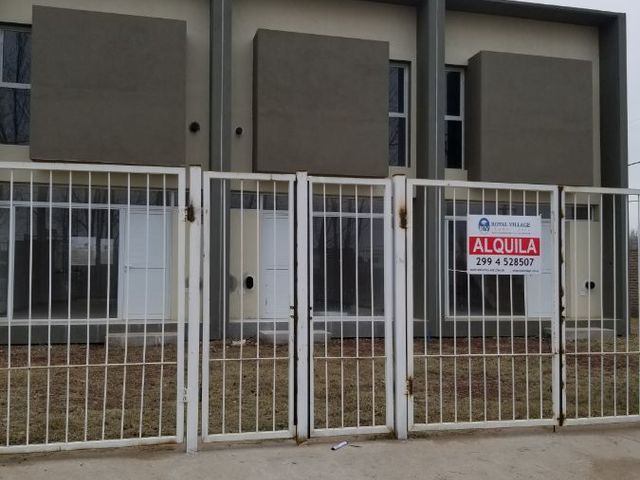 Dúplex en venta de 2 dormitorios c/ cochera en Plottier