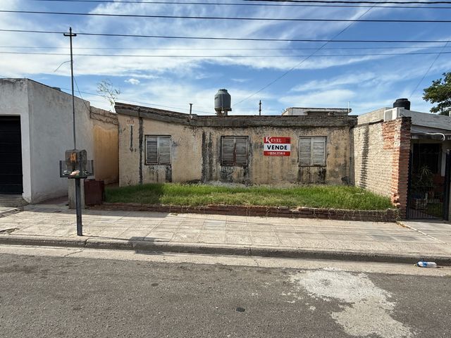CASA DE 3 DORMITORIOS EN BARRIO EL JUMEAL